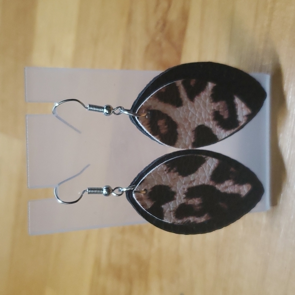 3/$24 NEW Fun Fashion Earrings-Cheetah